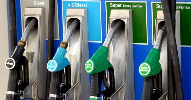 Prezzo metano e benzina ancora in aumento: i motivi
