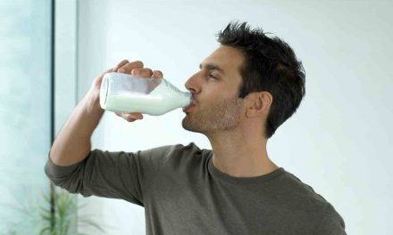 Bere latte freddo è pericoloso? Ecco cosa può accadere
